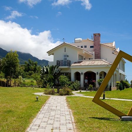 Coastline Azure B&B Donghe Exterior foto